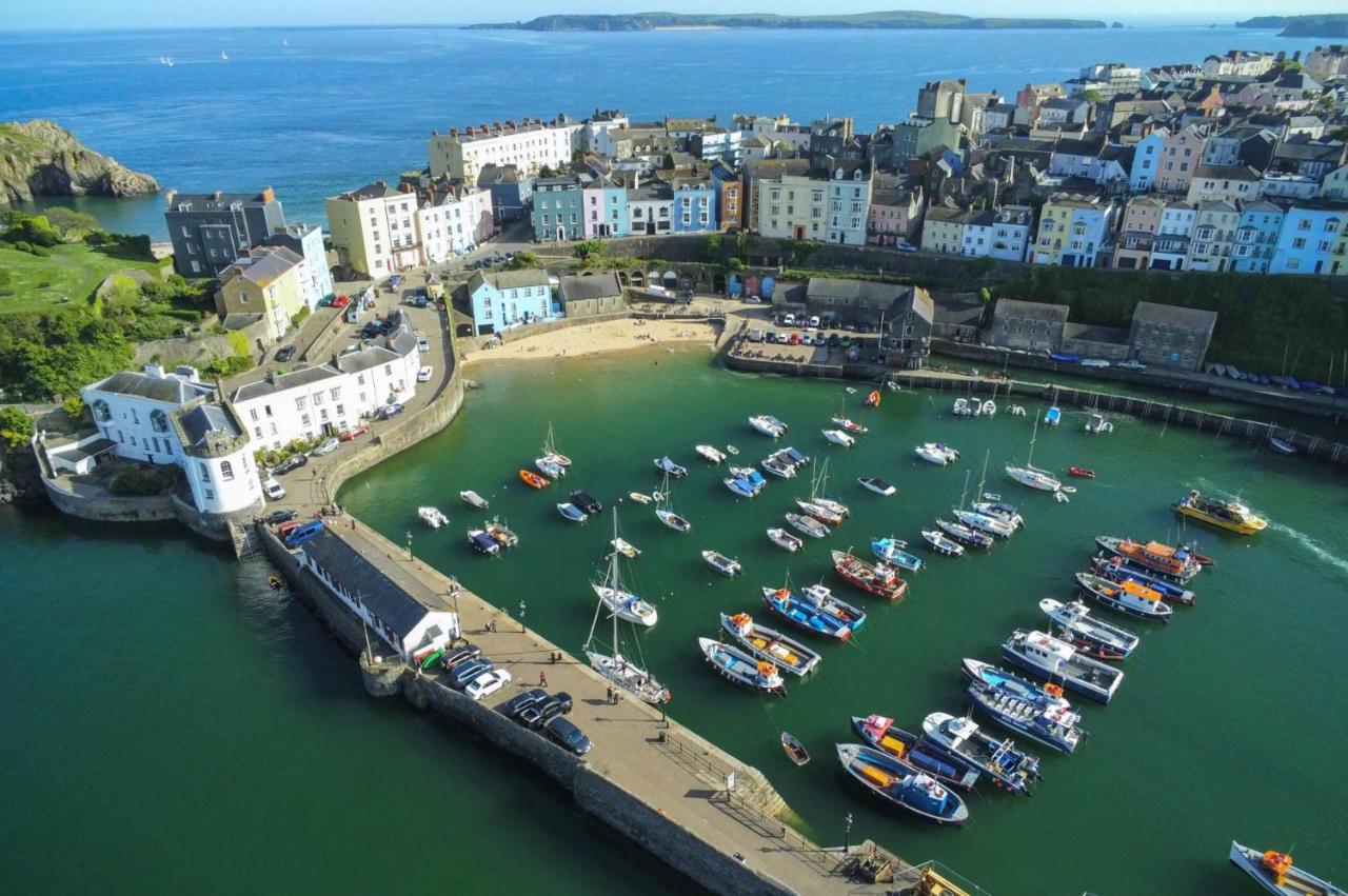 Gwynne House - 6 Bedroom Luxurious Holiday Home - Tenby Harbour Bagian luar foto