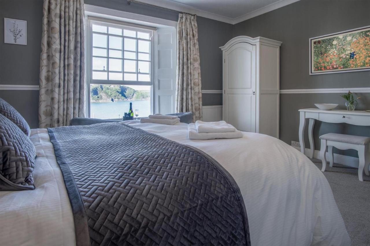 Gwynne House - 6 Bedroom Luxurious Holiday Home - Tenby Harbour Bagian luar foto