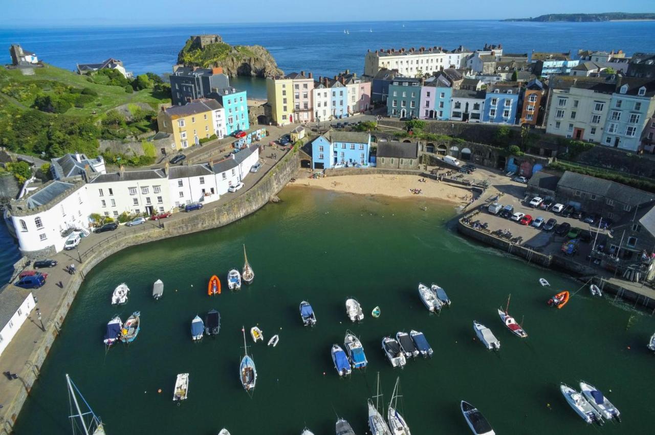 Gwynne House - 6 Bedroom Luxurious Holiday Home - Tenby Harbour Bagian luar foto