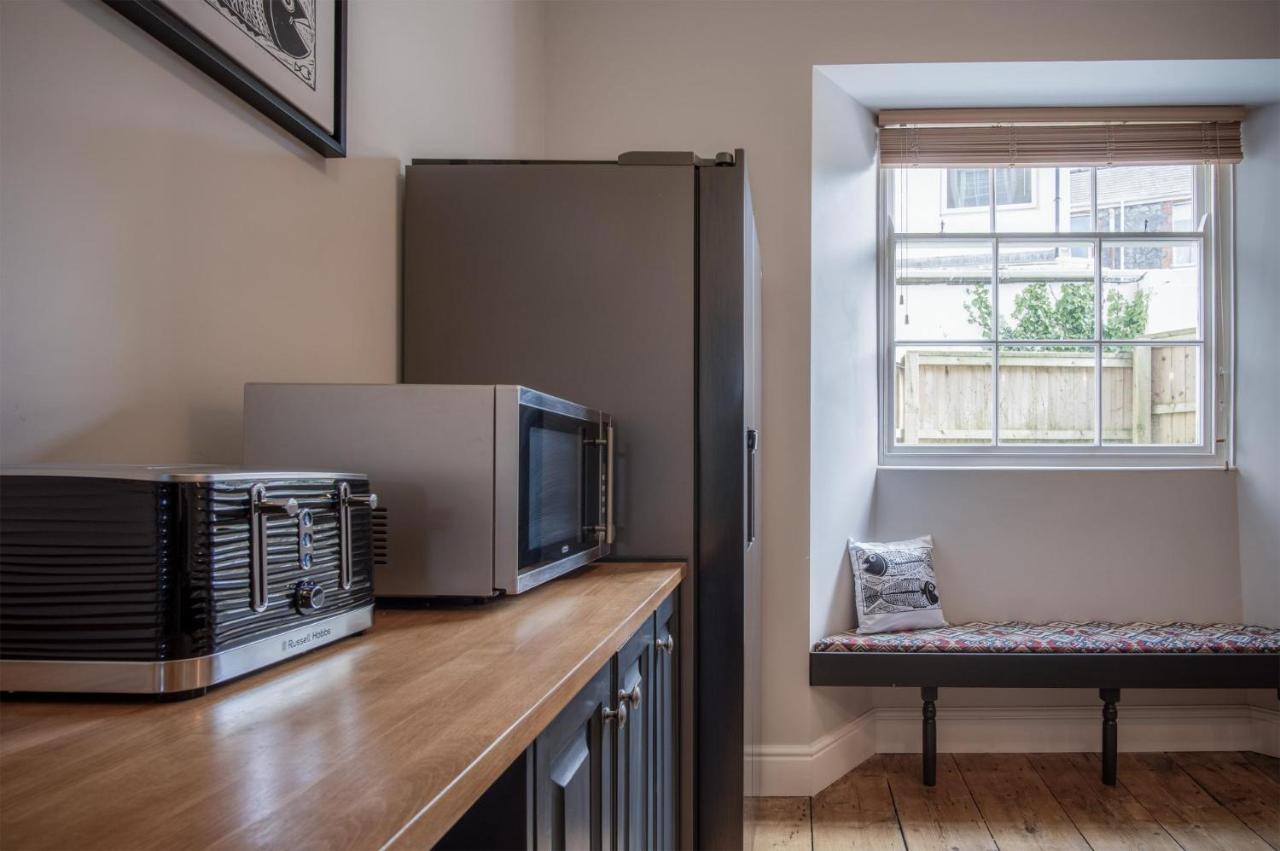 Gwynne House - 6 Bedroom Luxurious Holiday Home - Tenby Harbour Bagian luar foto