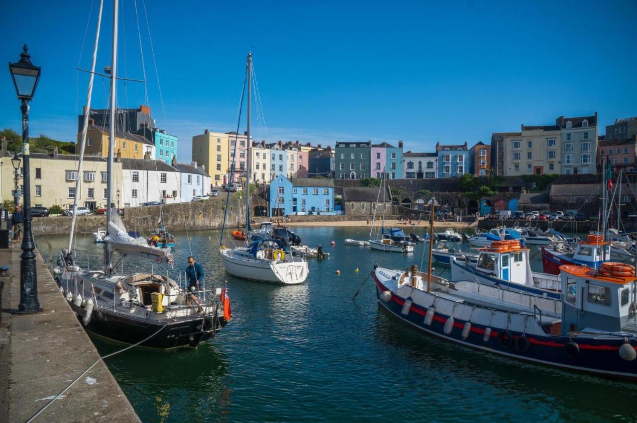 Gwynne House - 6 Bedroom Luxurious Holiday Home - Tenby Harbour Bagian luar foto
