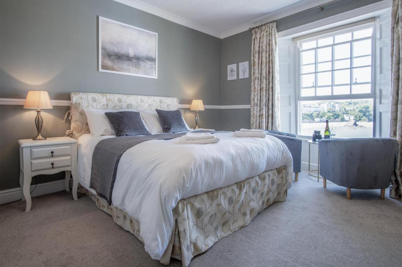 Gwynne House - 6 Bedroom Luxurious Holiday Home - Tenby Harbour Bagian luar foto